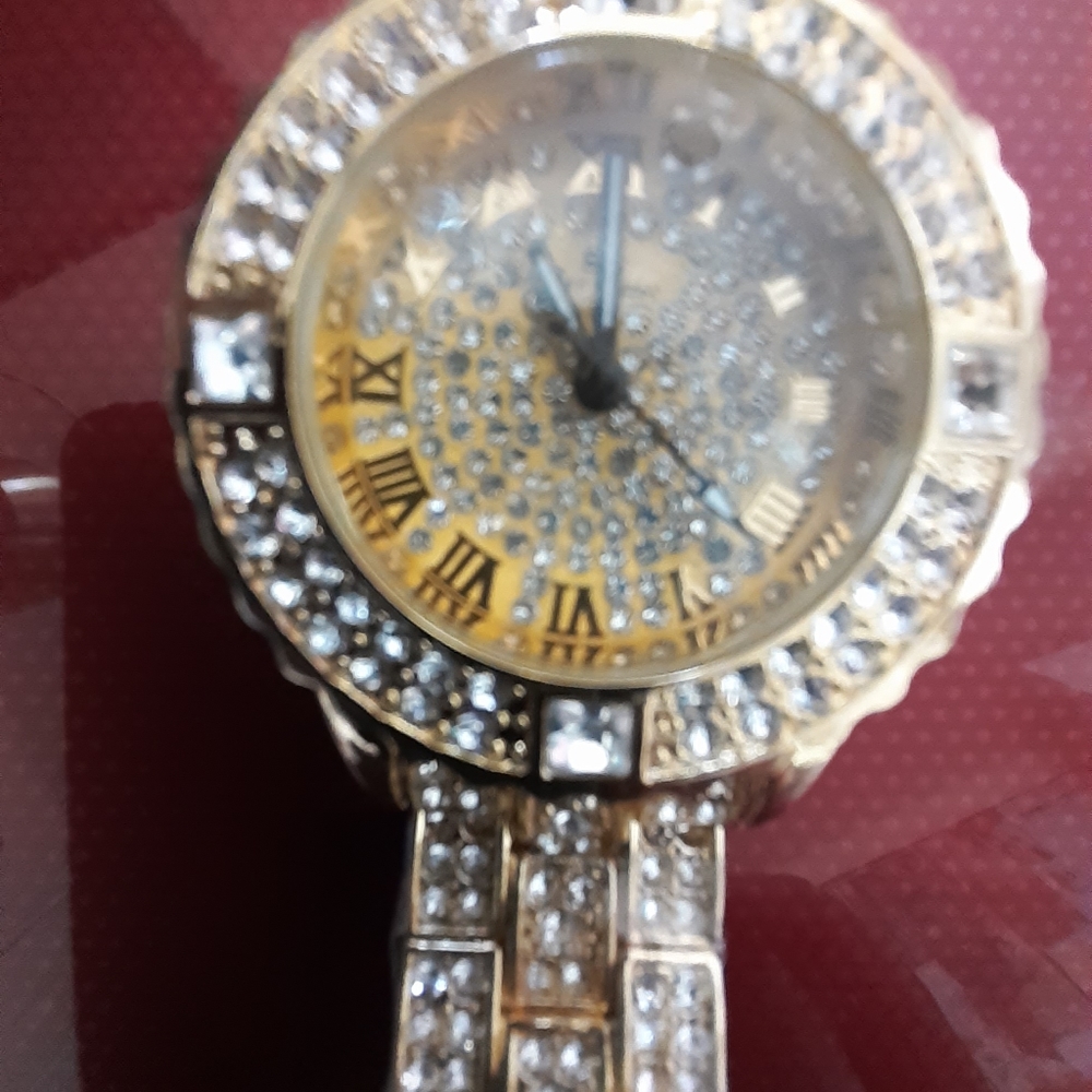Nwot Bling Sparkle Rhinestone Goldtone watch - Picture 5 of 8